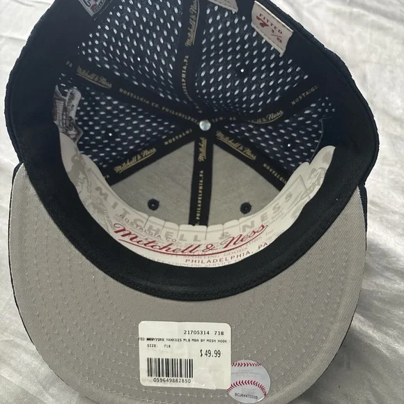Fitted Mitchell & Ness Yankees Cap - Picture 3 of 4